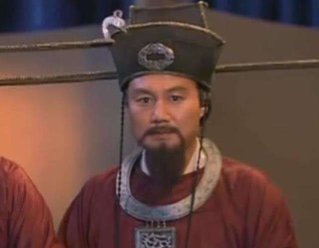 此人|此人本被皇帝任命为宰相，丁谓私改圣旨将他调往别地，此人竟认了