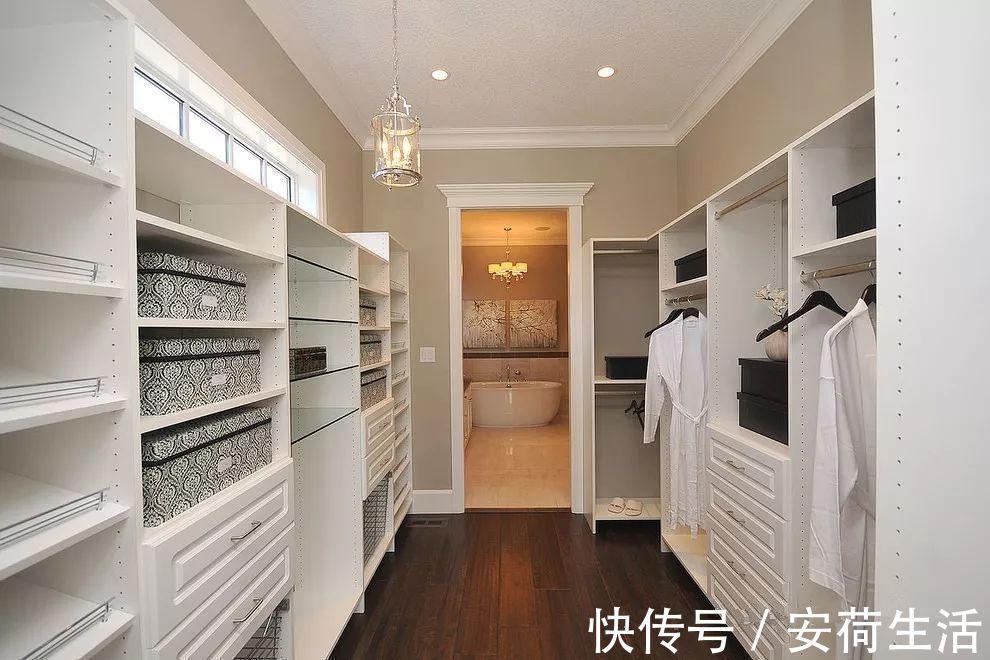 百叶门|卧室别装传统大衣柜了，如今流行这样装了，漂亮还省空间！