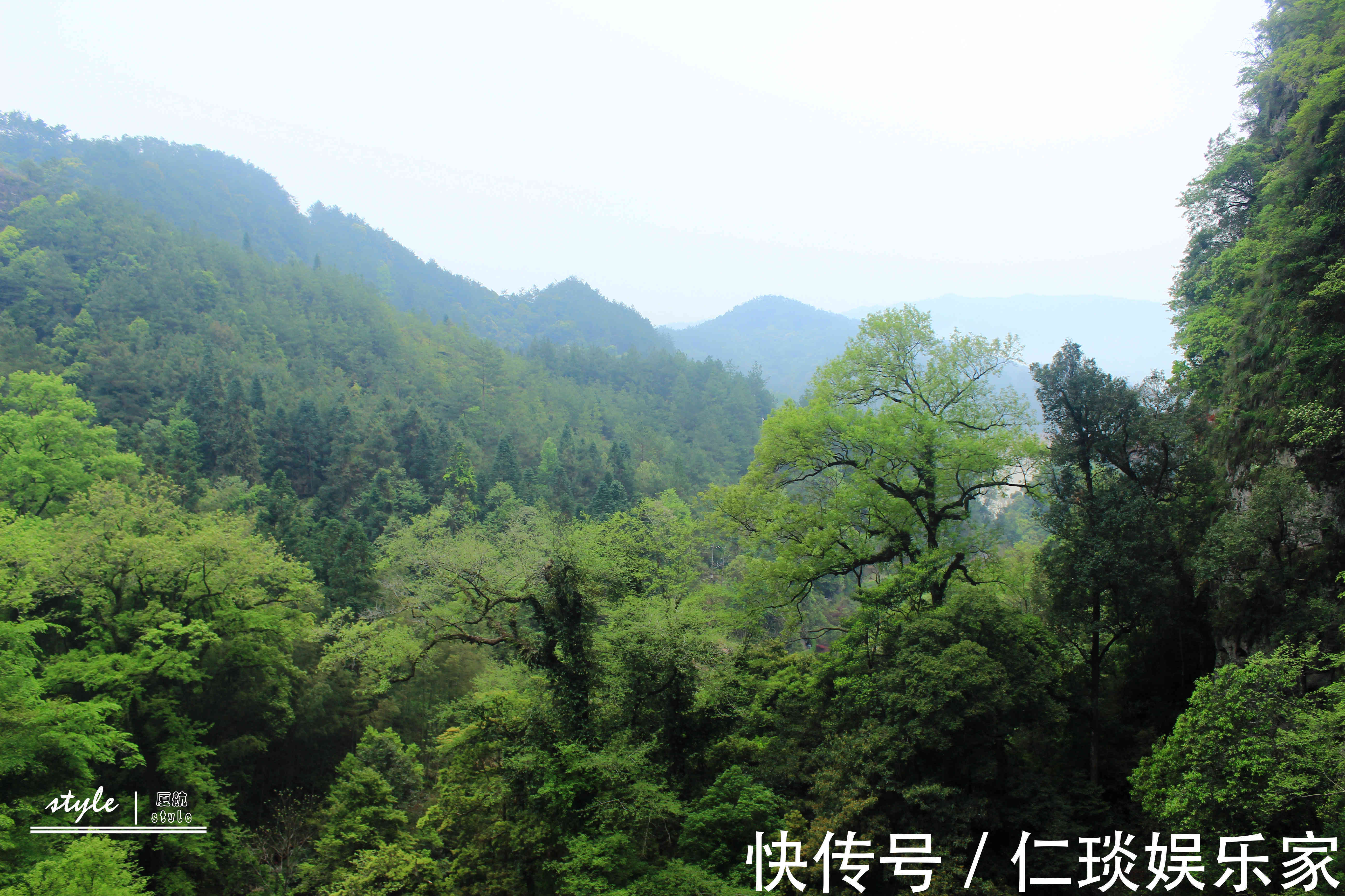 游客|中国最神奇的悬空寺庙，建在悬崖边上，游客络绎不绝，香火不断