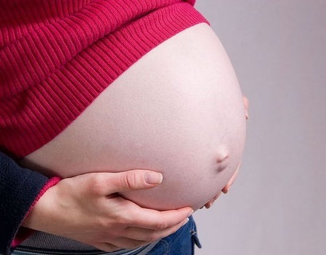 顺产|孕妇为顺产半夜爬楼梯,没想到孩子出生后,全家人已是泪流满面!