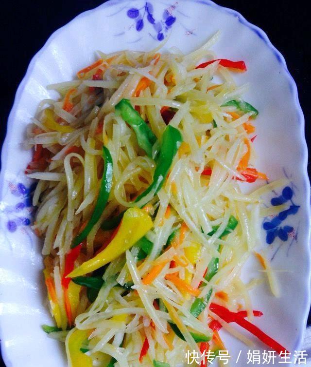 五彩土豆丝|美食推荐:五彩土豆丝,山楂小排,荔枝虾仁,西番莲炒排骨的做法