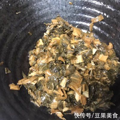 搅拌均匀|不可错过的下酒菜梅菜扣肉（含炸扣肉做法），过瘾