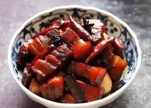  下肚|秘制红烧肉，飘香四溢、软糯可口，肥而不腻，一盘下肚，直呼过瘾