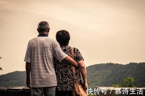 离世|如果父母突然离世，而房产证上的名字还是父母的，这样该怎么办