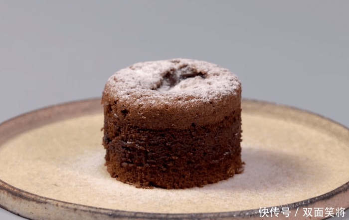 孩子|孩子爱吃的巧克力流心蛋糕,香甜味美,软嫩营养,吃了一次还想吃