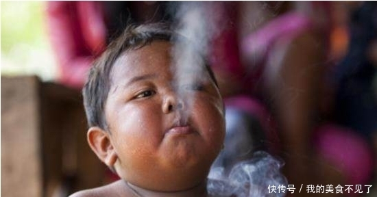 印尼|印尼2岁男孩每天要抽掉40根香烟，他说一天不抽就浑身难受