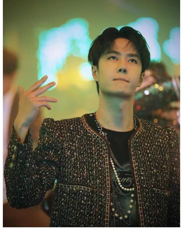 家族|王一博“綠色環(huán)保”家族演唱會(huì)，一曲《無(wú)感》扭到你心里了沒(méi)？