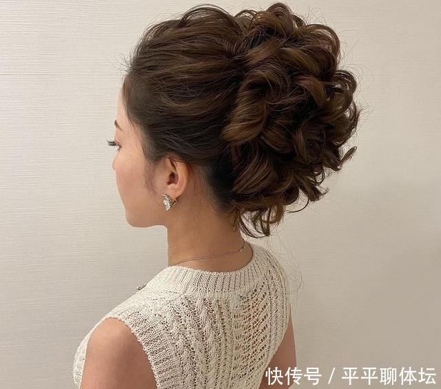 女人|女人过了40岁发型别乱剪,不如试试这12款,无论长短都很美