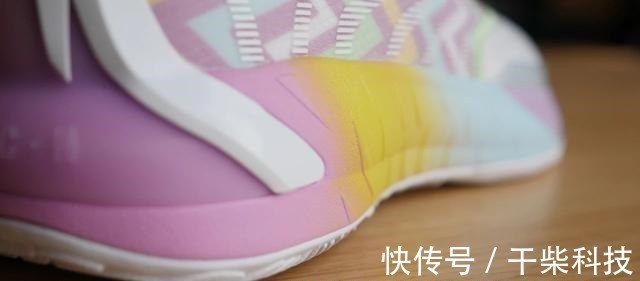 easter 这才是真正的国产之光!鞋面外底升级,连老外都忍不住狂吹的好鞋!