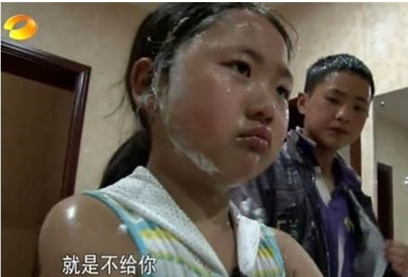 红了14年的《变形计》：本是一场富人的游戏，却毁了王红林一生