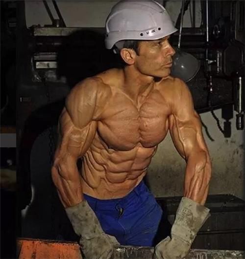 健身|他打破人类极限，健身30年体脂率低至3％，成全球知名“健美猛男”