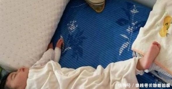 宝爸进屋哄娃睡觉，结果自己呼噜声震天响，宝宝我太难了