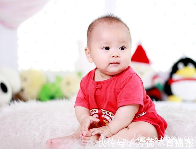 站立|6-12月龄宝宝发育重点,符合说明发育很好,你家娃有如下表现吗?