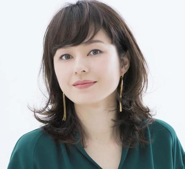 知性|四五十岁长脸女人,抛弃“大妈卷”吧!留这几种发型,真显气质