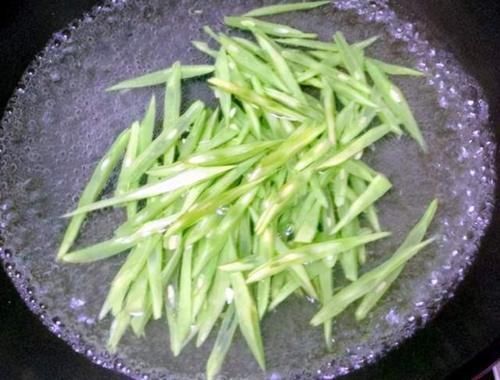 冷天,碰到这菜别错过吃,钙比鸡肉高,4块钱一斤不贵,别不懂吃