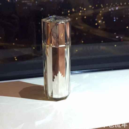 肌底液 这些品牌的精华液,美白补水提亮肤色和去黄气的效果非常不错
