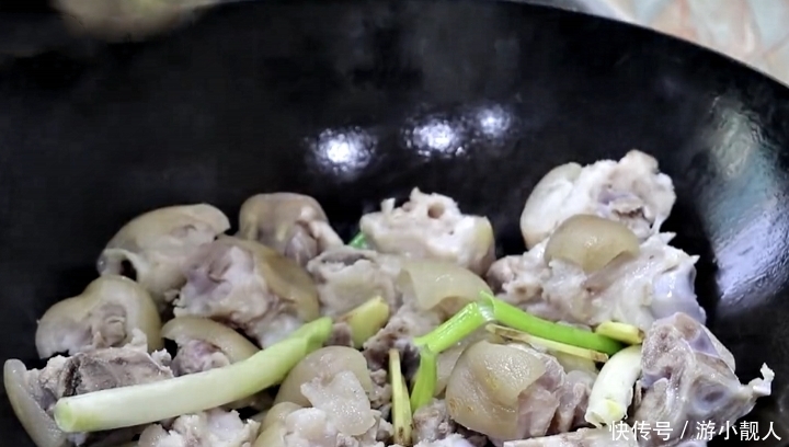 鸡鸭鱼肉|天冷了,遇到此肉别手软,比鸡鸭鱼肉强,冬天炖一锅,鲜美又营养