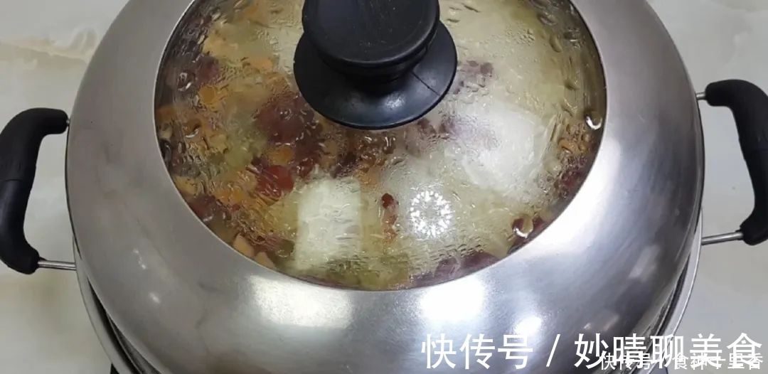 糯米又出新吃法，加2把红枣，个个焦脆又软糯，出锅孩子抢着吃