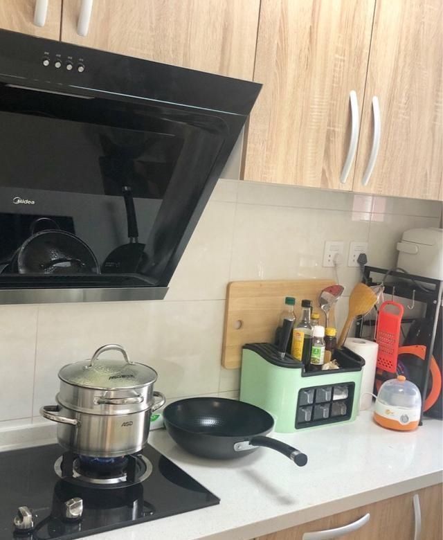 实用|她家90平新房,装修一共花费15万,电视墙很实用,进屋就被迷住