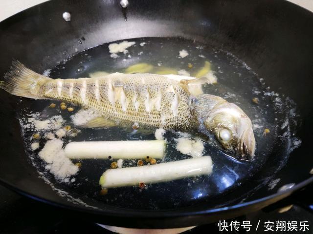 鲈鱼不一样的做法，味道好，做法简单！想不想学
