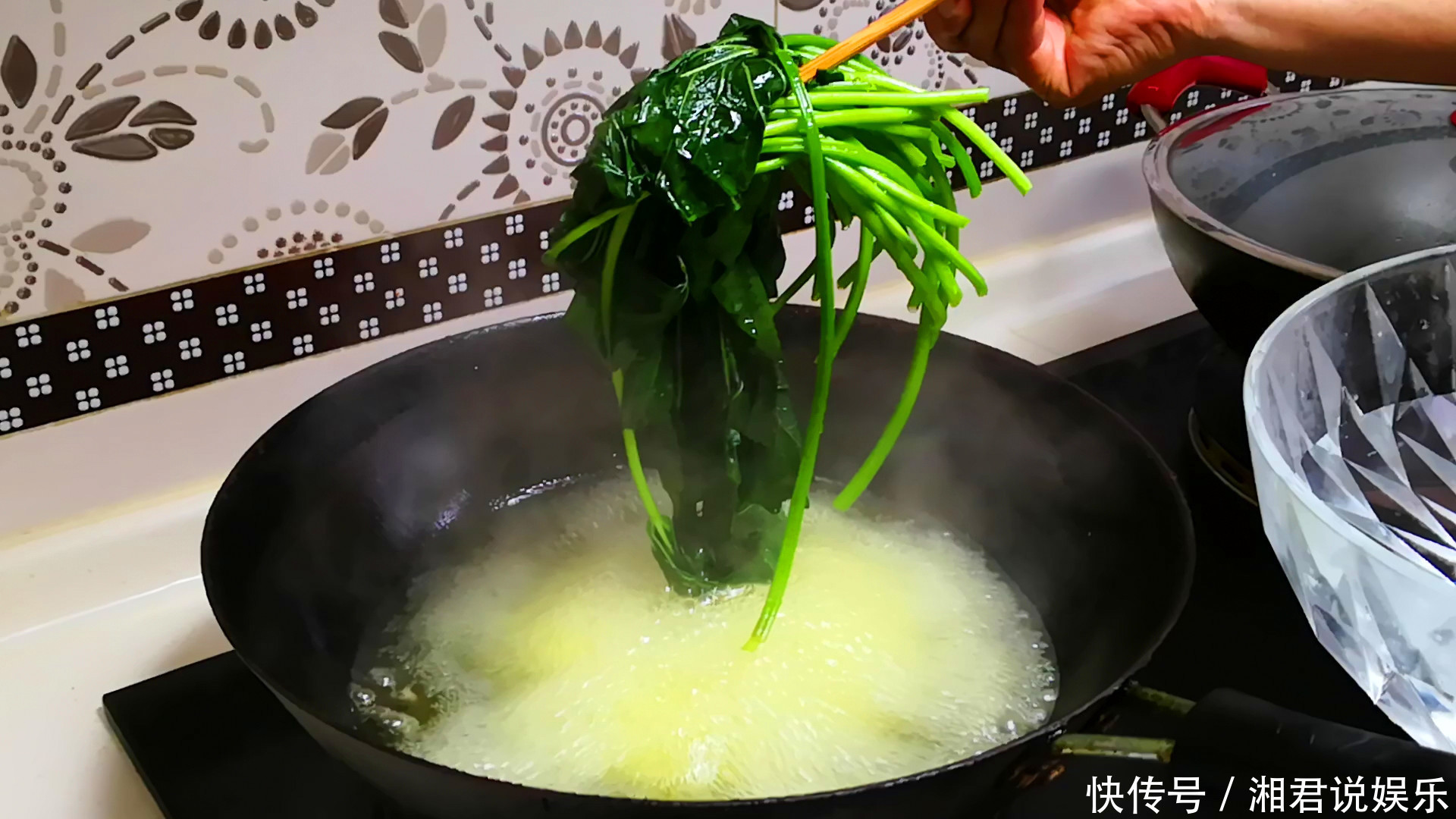 上桌|入秋,这菜正肥美,城里一斤6块,农村多得没人要,蒸一蒸就上桌