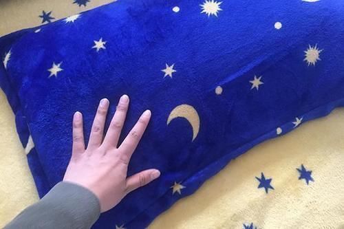 睡眠|60岁以上的老人,每天睡多久比较好?医生:看看睡眠时间推荐表