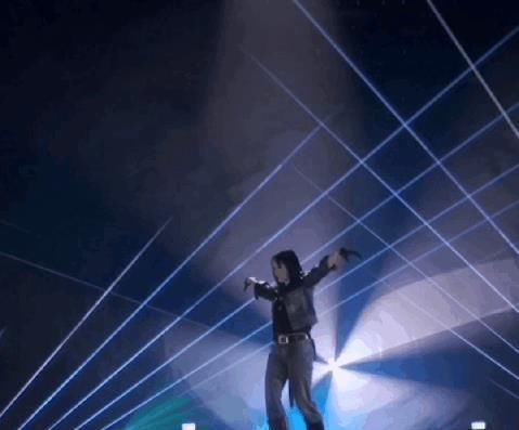 《乘风破浪的姐姐》那英的初舞台唱歌一如既往的稳，可是舞蹈却……