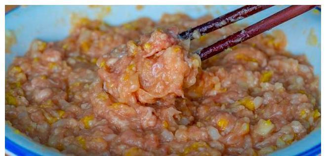 猪肉大葱包|猪肉大葱包好吃有秘诀，教你调馅小技巧，馅香汁浓，吃5个不解馋