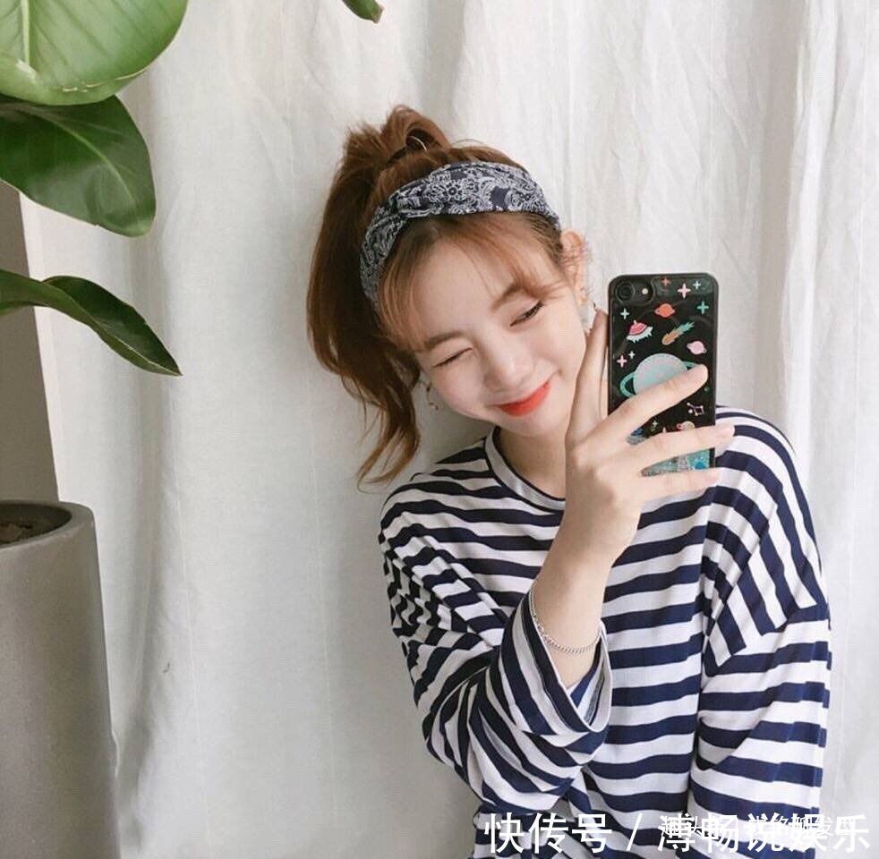 发型|初秋小香风穿搭,配洋气的时髦发型,小女生秒变大女神