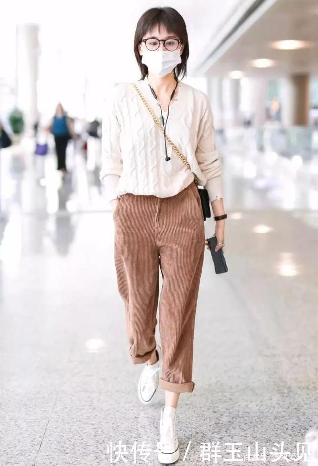 “奶奶裤”已经失宠，今年秋冬更流行“老妈裤”，时髦保暖还显高