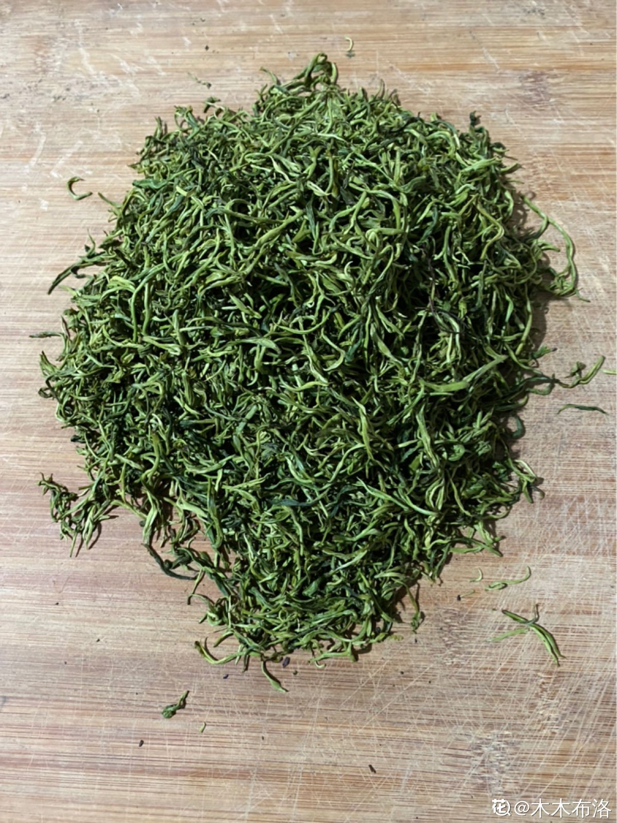 老人|茶叶扔掉太浪费，泡过的、过期的还能这样用，家里老人都不知道