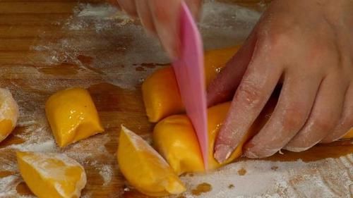 早餐|南瓜学会这样做，早餐再也不发愁，外面买不到，比油条还香