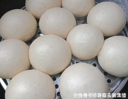 冷天发面时,只用酵母可不行大厨教你小妙招,轻轻松松发好面
