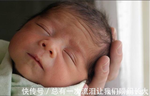 肚脐|丈夫半夜睡醒后总''戳''女儿,宝妈装睡才发现端倪,不知该哭该笑