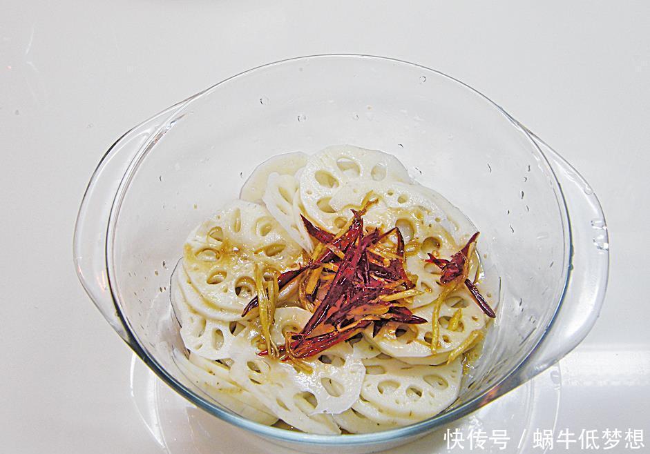 藕片|藕片凉拌正当时,配上干辣椒爆香,够味!