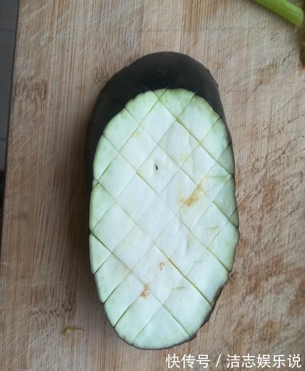 东北名菜烧茄子，家常做法美味鲜香，茄子入味又好吃，还不油腻