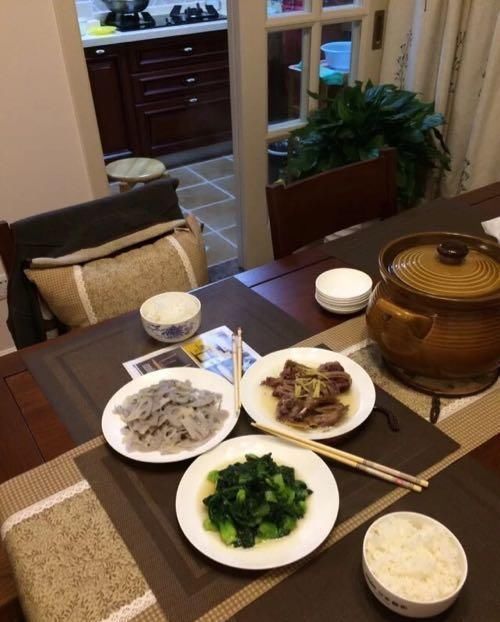 卫生间|媳妇装新房,卫生间砌“半墙”,阳台成“绿森林”,被邻居赞爆了