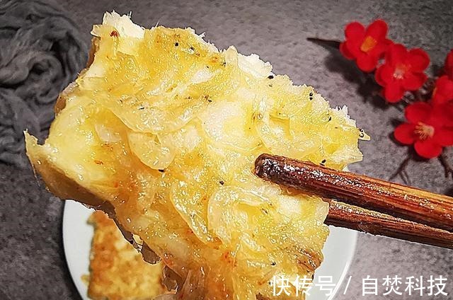 一块豆腐，一把虾皮，就能做出饭店的招牌菜，外酥里嫩，真馋人