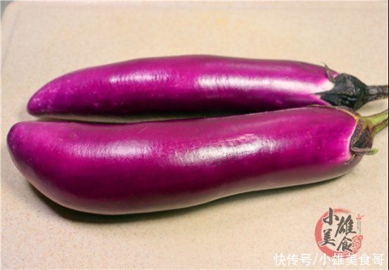 茄子丁|茄子切成丁淋上鸡蛋，实在太好吃了，我家一周吃6次，营养又下饭