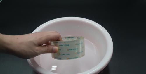 透明胶带放水里泡一泡，真是厉害，解决了很多家庭一大烦恼，实用