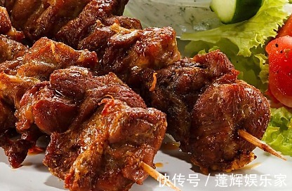 孩子们念念不忘的羊肉串，脆嫩鲜香无腥味，味道好，一盘根本不够