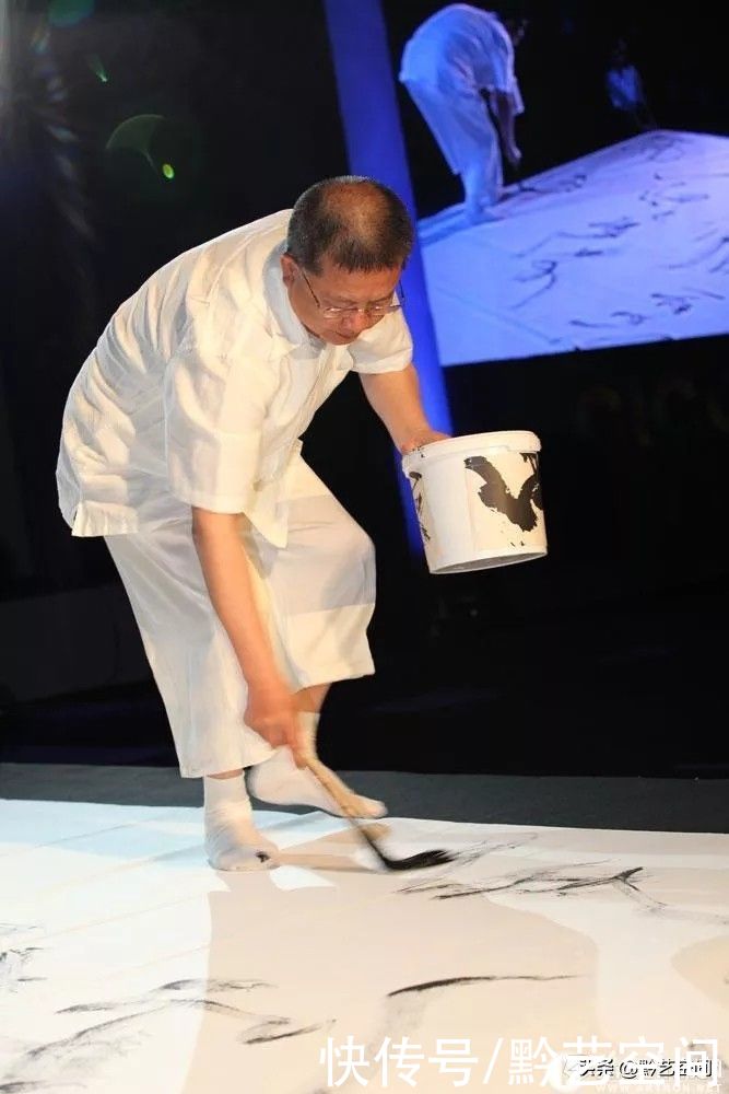 书法|「艺术人物」曾来德:传统与现代之间“锋出八面”