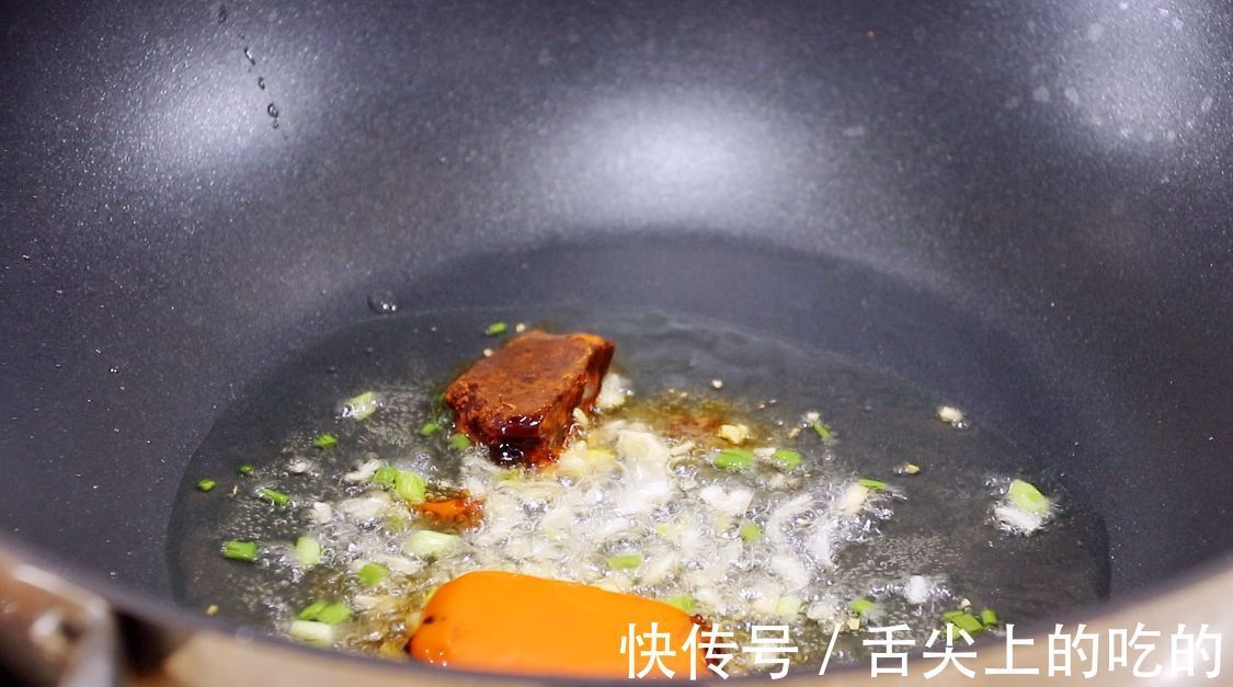 天气寒冷,碰到这牛奶麻辣烫,我绝不手软,真香!吃完浑身暖烘烘