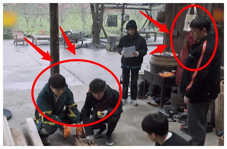 黄磊何炅商量拼床,看到彭昱畅的反应,学霸和学渣的区别很明显