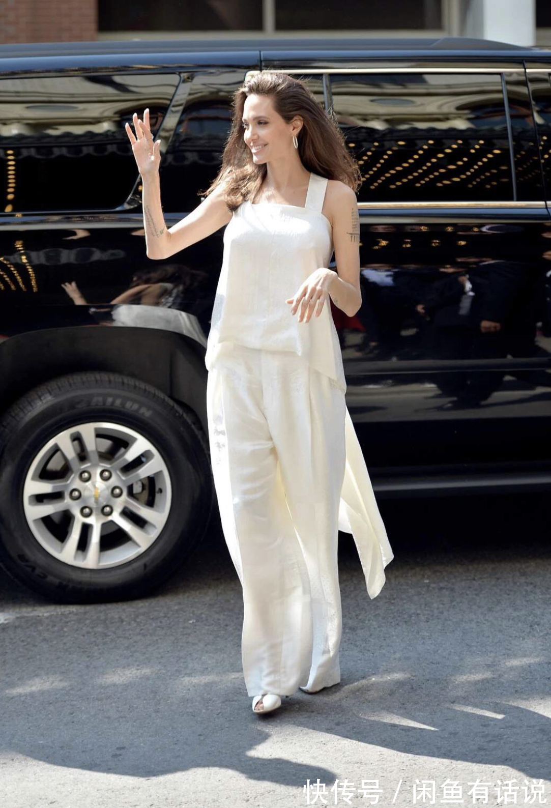 宽松|朱莉带火了“棉麻系”穿搭,舒适又有高级感,30岁以上女人都适合