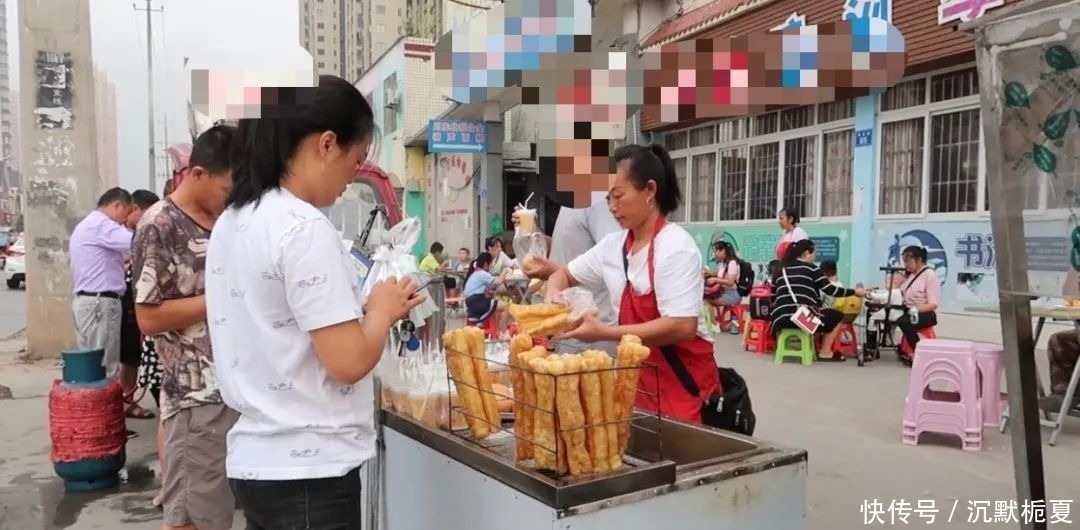 一个“2元”早餐摊，出摊5小时收入1500块，虽累却比上班强