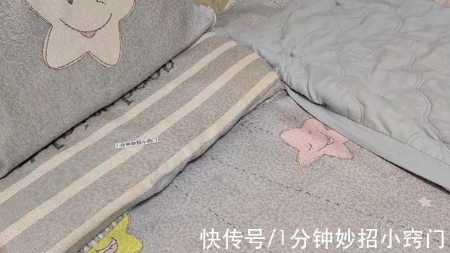 洗床单时，往里倒一碗，再脏的床单也能立马洁净如新，真实用