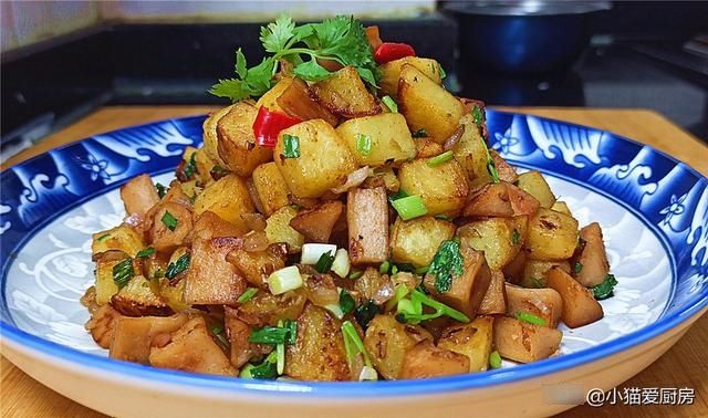 自从学会了“焦香火腿土豆”的做法，孩子天天点名要吃，特过瘾