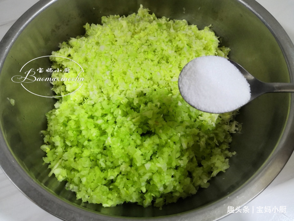 猪肉馅|最适合蒸包子的两种菜,夏季吃,维生素丰富营养多,咬一口老香了