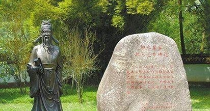 皇帝$此人挥笔写下一首千古名词,却因此惹怒了皇帝,一生郁郁不得志!